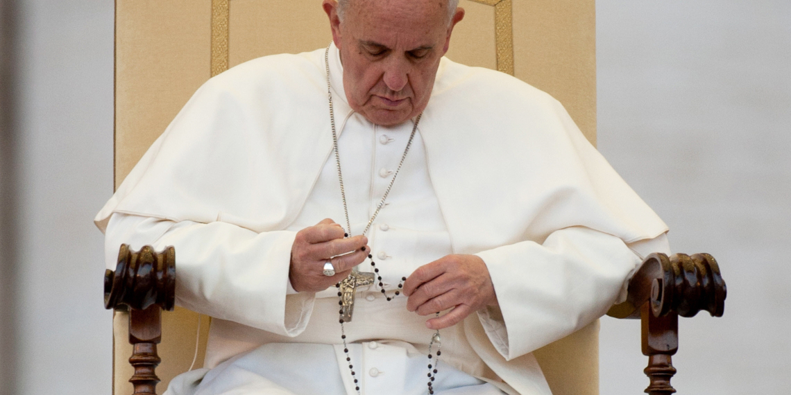 Die freudenreichen Geheimnisse des Rosenkranzes Papst Franziskus Beten des Rosenkranzes