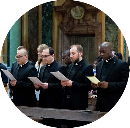 Preestrid palvetavad