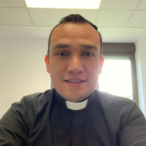 Entrevista a Don Tadeo Velázquez Centeno - Sacerdote de Mexico - Estudiante de La Universidad de Navarra gracias a una beca de CARF