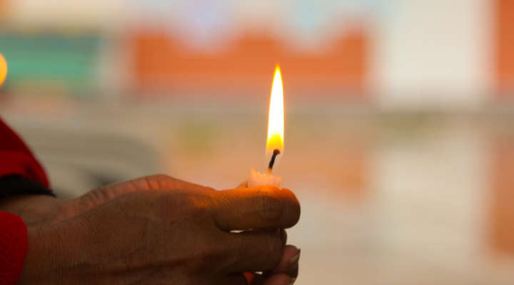 Encender velas a los difuntos: significado – Fundación